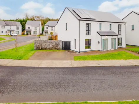 42 College View Avenue, Castlebar, Co. Mayo. F23 XH77 -  DNG