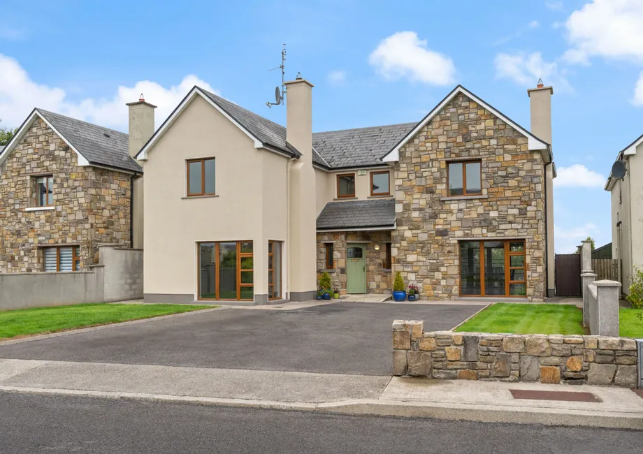 10 Hillcrest, Mayfield, Claremorris, Co. Mayo - DNG Estate Agents