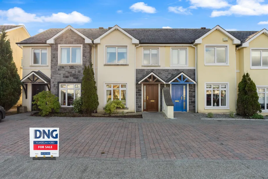 38 Springvale, Tubbercurry, Co. Sligo, F91 H5CD - DNG Estate Agents