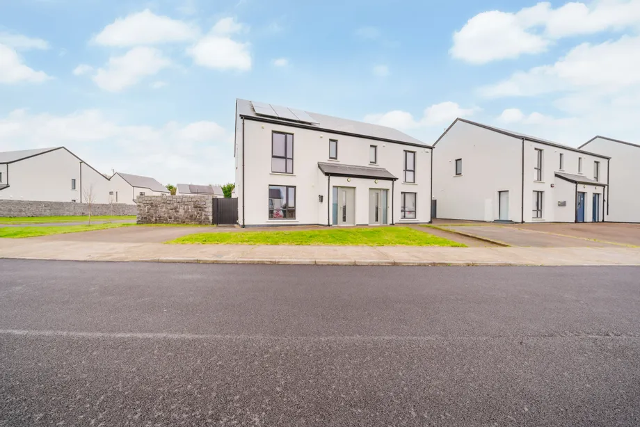 42 College View Avenue, Castlebar, Co. Mayo. F23 XH77 - DNG Estate Agents