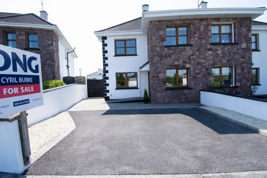 7 Breaffy Court, Castlebar, Co. Mayo, F23 YY28, - DNG Estate Agents