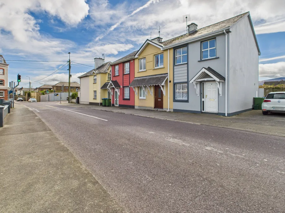 5 Low Field Apartments, Lower Basin View - DNG Estate Agents
