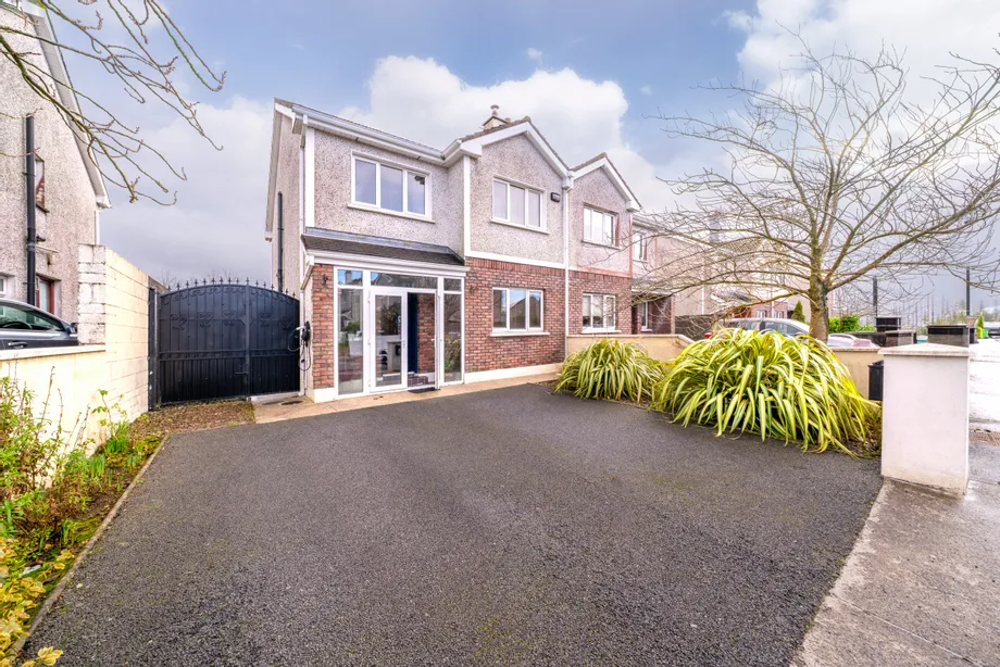4 Blackrock, Castlebar, Co. Mayo, F23 X967 - DNG Estate Agents