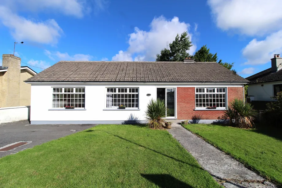 Tara House, 35 Knockaulin Drive, Ferbane, Co. Offaly R42 ET85 - DNG Estate Agents