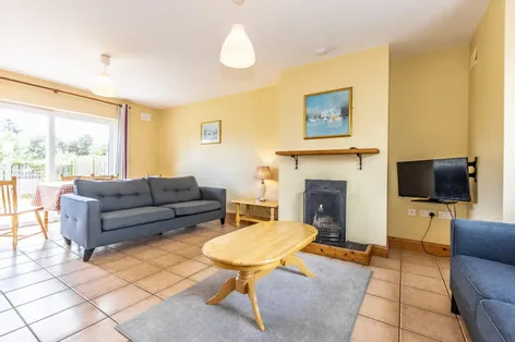24 Seacliff, Dunmore East, Waterford, Co. Waterford, X91N4V8 -  DNG