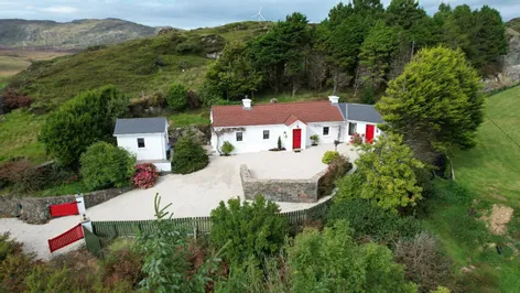 Teach Ar An Chnoc, Ballysallagh, Killybegs, Donegal, F94Y8C0 -  DNG