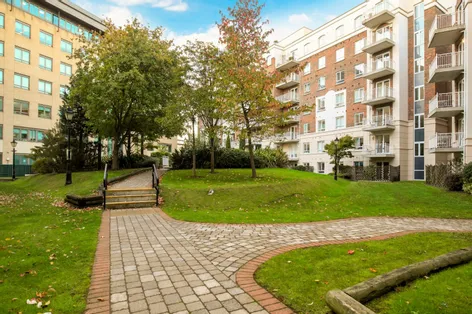 10 The Lansdowne Block, Pembroke Square, Dublin 4, D04 -  DNG