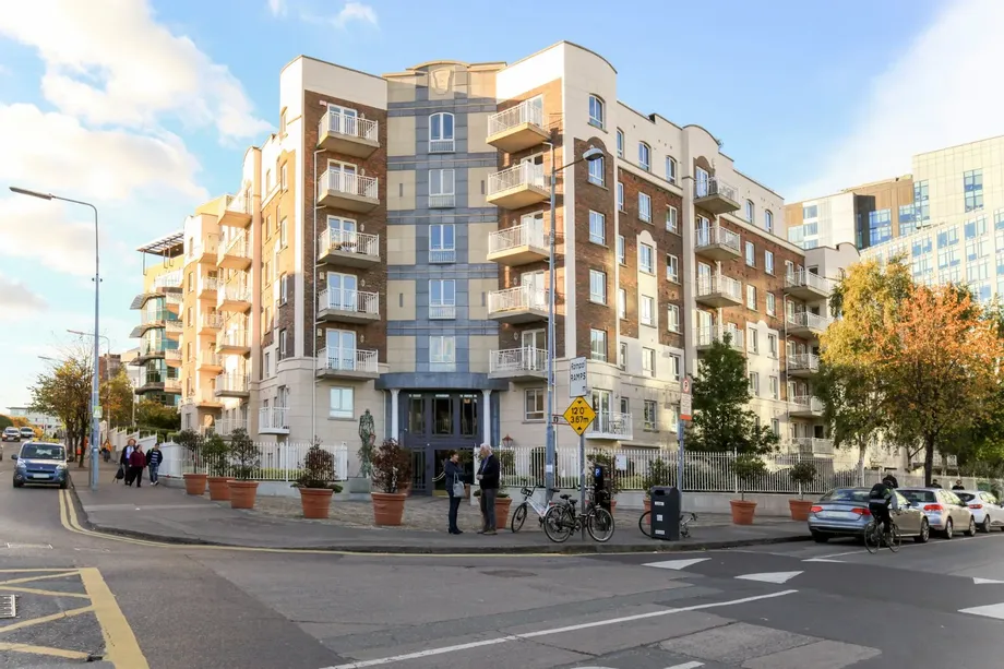 10 The Lansdowne Block, Pembroke Square, Dublin 4, D04 - DNG Estate Agents