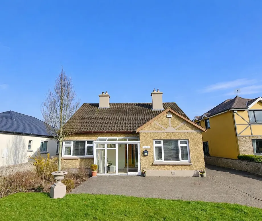 Prague House, Limerick Road, Ennis, Co. Clare, V95K7NY - DNG Estate Agents