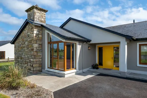 23 Mac Oisin Place, Dromod, Carrick On Shannon, Co. Leitrim, N41X5F2 -  DNG