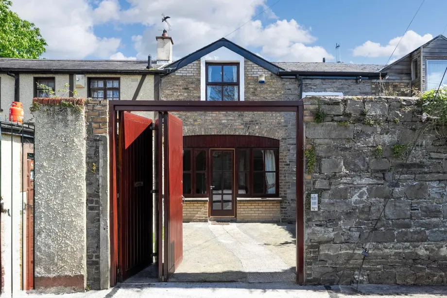 Mews Rear Of, 16 Leinster Square, Rathmines, Dublin 6, D06PK29 - DNG Estate Agents