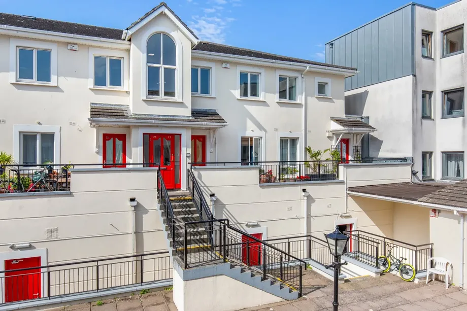 24 Saint Helen's Court, George's Street Lower, Dun Laoghaire, Co Dublin, A96Y288 - DNG Estate Agents