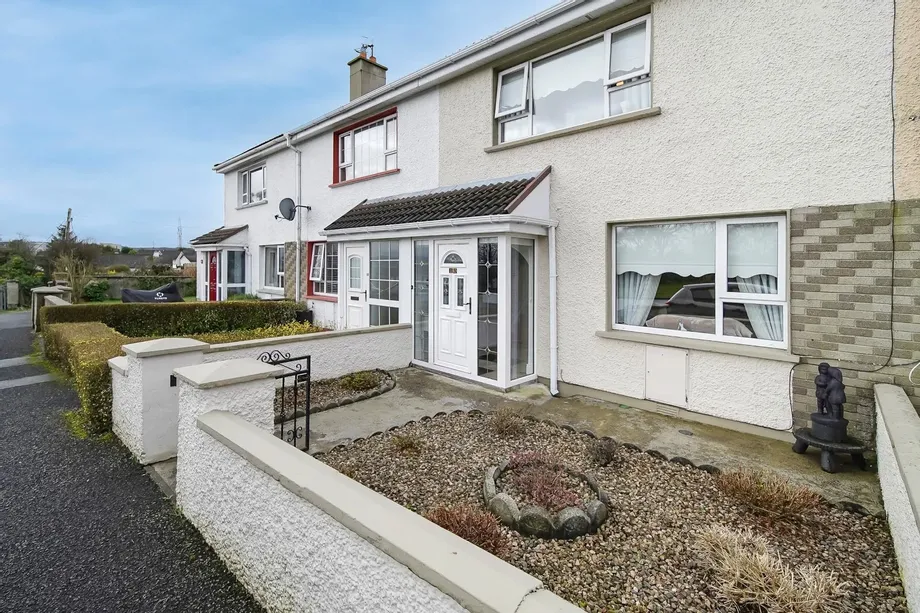 10 Oatfield Terrace, Letterkenny, Co. Donegal, F92HRT0 - DNG Estate Agents