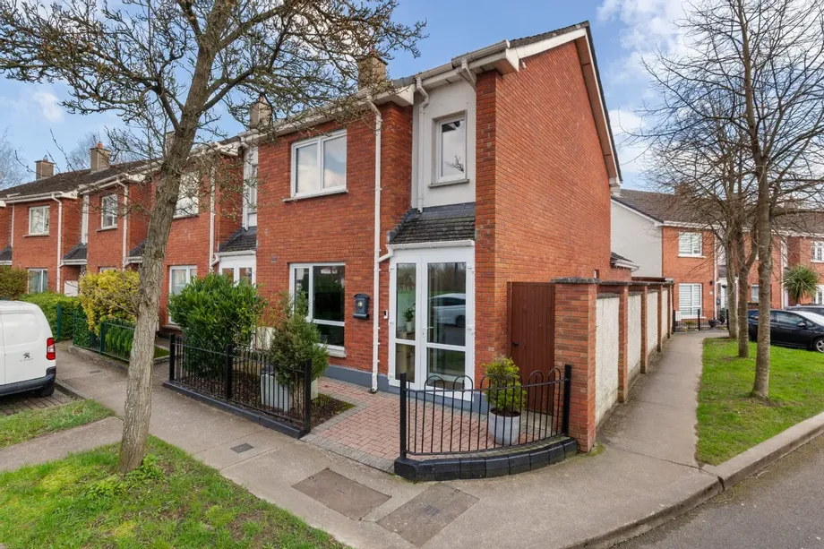 93 Castlecurragh Park, Mulhuddart, Dublin 15, D15C5VC - DNG Estate Agents
