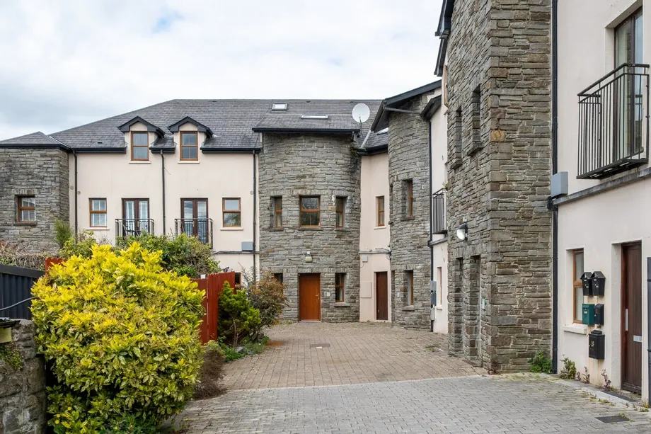 13 The Archways, Bridge Street, Carrick on Shannonm, Co. Leitrim, N41KC57 - DNG Estate Agents