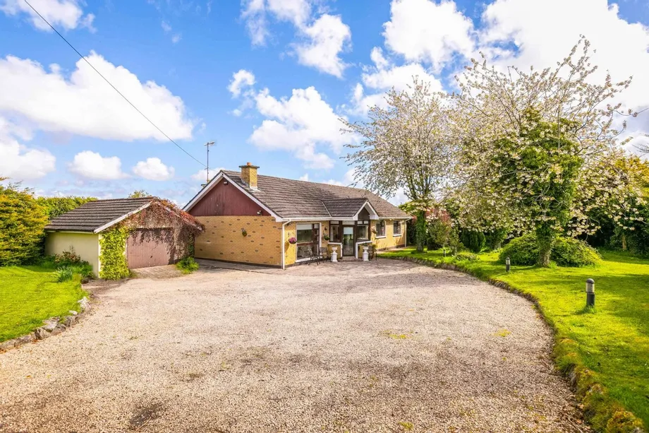 Rathleigh, Newtown Lane, Mount Venus Road, Rathfarnham, Dublin 16, D16FX58 - DNG Estate Agents