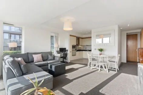 2 Larkspur Hall, The Gallops, Leopardstown, Dublin 18, D18CD76 -  DNG