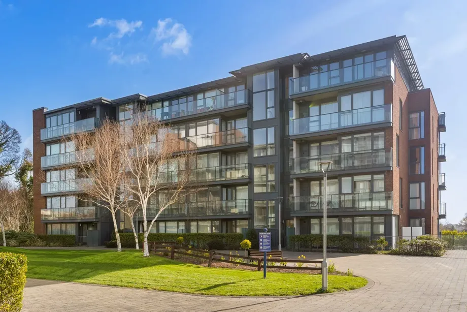 2 Larkspur Hall, The Gallops, Leopardstown, Dublin 18, D18CD76 - DNG Estate Agents
