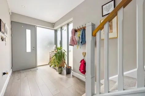 25 Lyndhurst, Herbert Road, Bray, Co. Wicklow, A98Y653 -  DNG