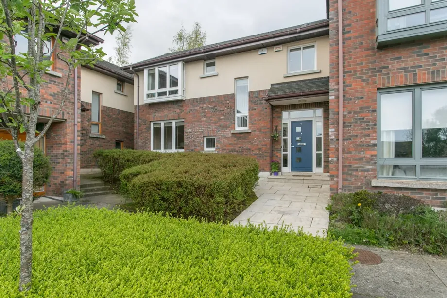 7 Belarmine Square, Stepaside, Dublin 18, D18XE03 - DNG Estate Agents