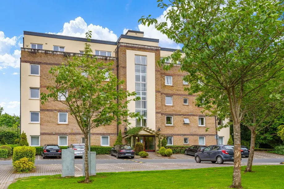 Penthouse, 118 Galloping Green, Stillorgan Road, Blackrock, Co. Dublin, A94 - DNG Estate Agents