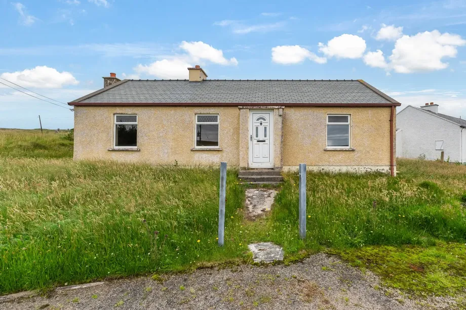 1 Glenbay Cottages, Glencolmcille, Co. Donegal, F94X2C1 - DNG Estate Agents