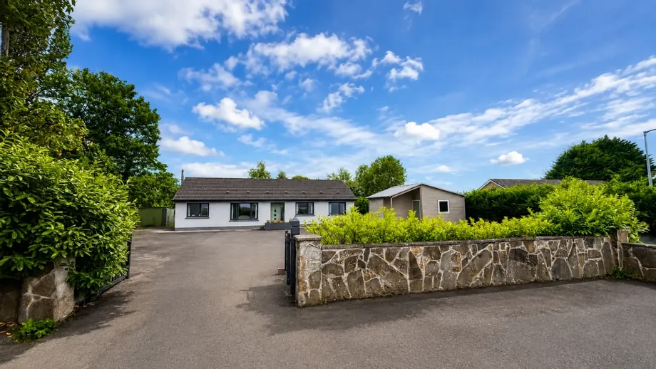 Cloneen, Castlecomer, Co. Kilkenny, R95 - DNG Estate Agents
