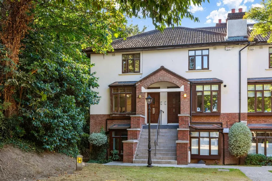 10 Cedarmount, St Brigids Road, Stillorgan, Co Dublin, A94P863 - DNG Estate Agents