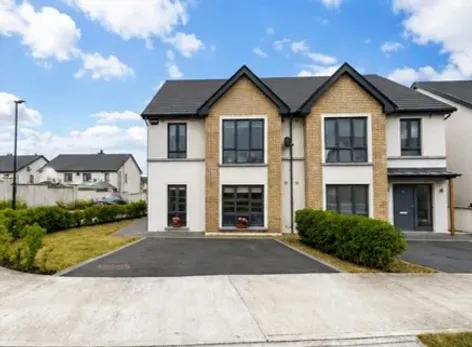 18 Crescent Avenue, Friary Walk, Callan, Co. Kilkenny, R95 -  DNG