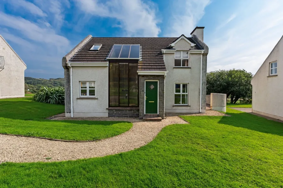 11 Fintra Bay, Killybegs, Co. Donegal, F94FT63 - DNG Estate Agents